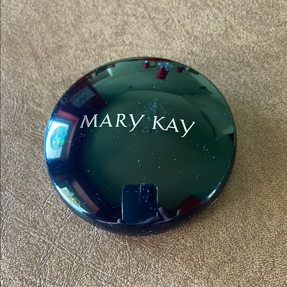 Heart-Shaped Pink Blush Compact - Picture 2 of 3